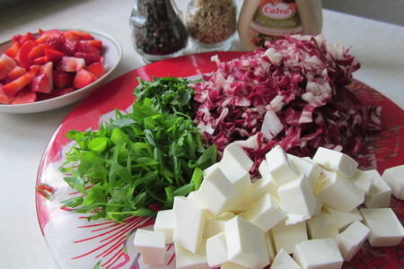 Салат с клубникой, сыром фета и грудкой индейки (курицы): шаг 3