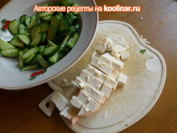 Салат с красной рыбой и сыром: шаг 2