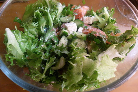 Салат с красной рыбой и сыром: шаг 4