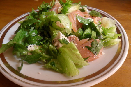 Салат с красной рыбой и сыром: шаг 5