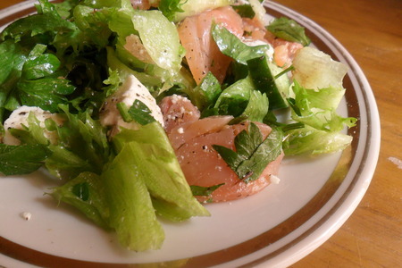 Салат с красной рыбой и сыром: шаг 6