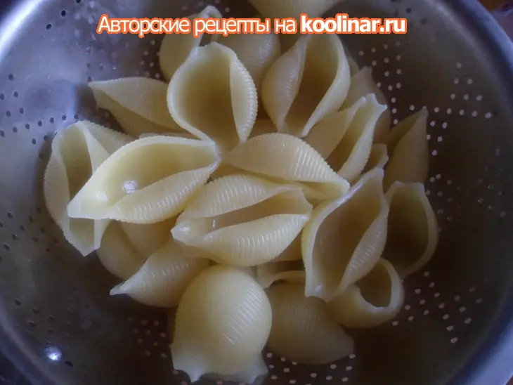 Lumaconi с фаршем, под шубкой: шаг 2