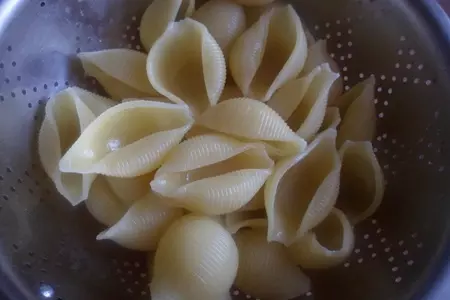 Lumaconi с фаршем, под шубкой: шаг 2