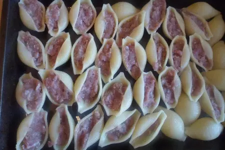 Lumaconi с фаршем, под шубкой: шаг 3