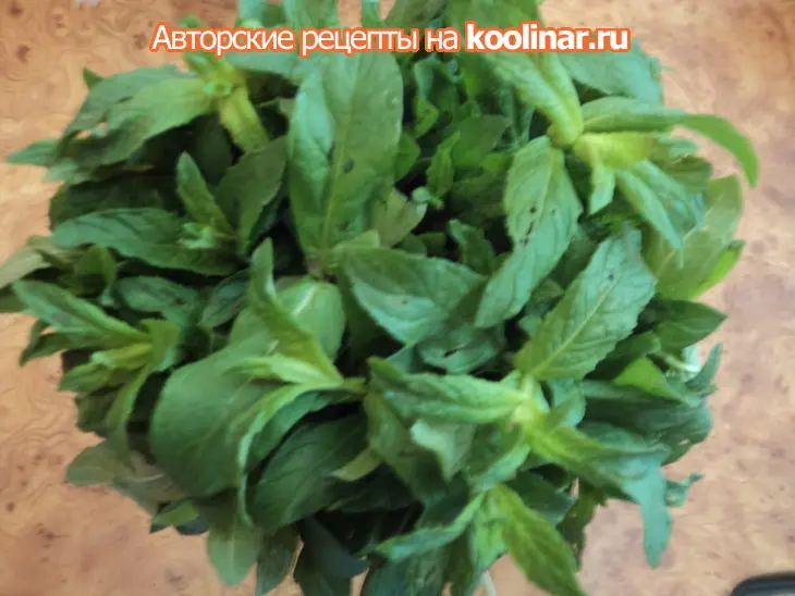 Пирожное шоколадное с мятой и клубникой.: шаг 3