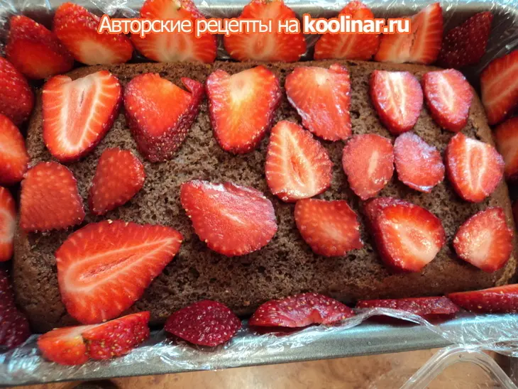 Пирожное шоколадное с мятой и клубникой.: шаг 5
