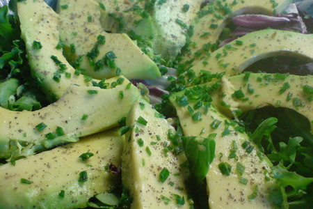 Салат из запечённых с чесноком баклажанов и авокадо: шаг 3