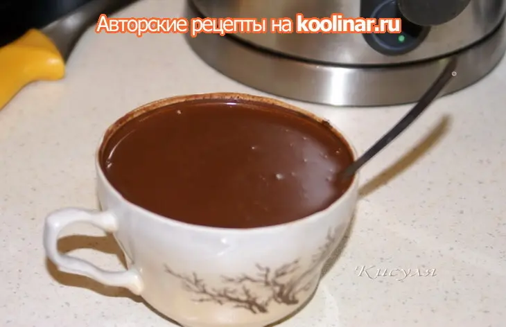 Шоколадно-клубничный торт с ореховым безе и конфетами из клубники “оленька”: шаг 1