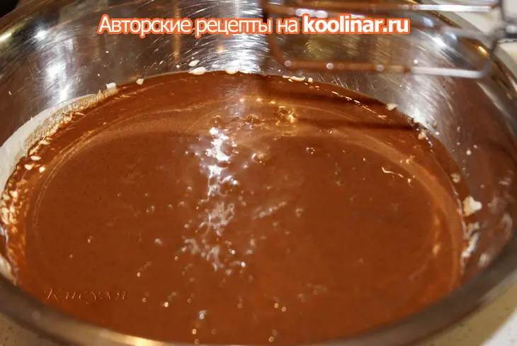 Шоколадно-клубничный торт с ореховым безе и конфетами из клубники “оленька”: шаг 3