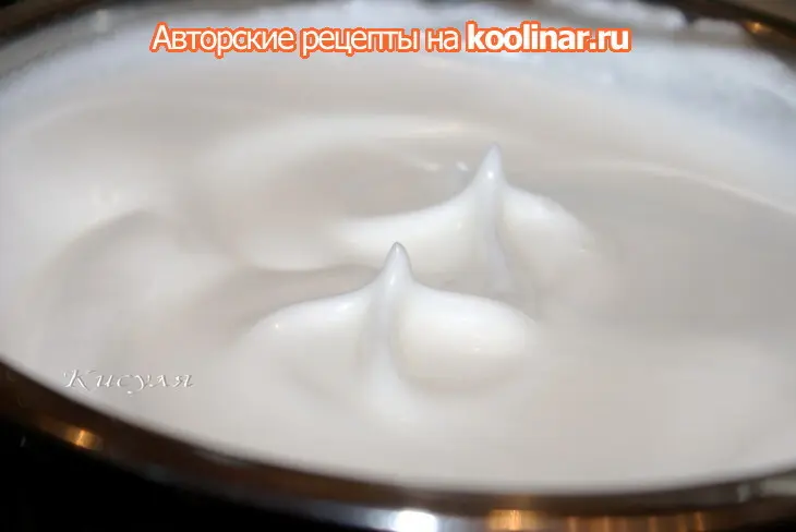 Шоколадно-клубничный торт с ореховым безе и конфетами из клубники “оленька”: шаг 4