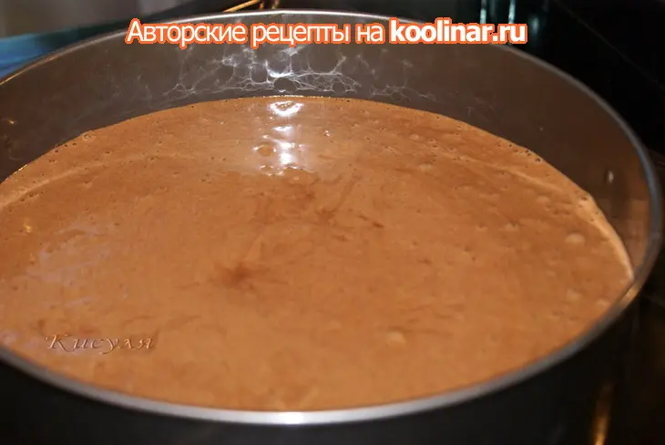 Шоколадно-клубничный торт с ореховым безе и конфетами из клубники “оленька”: шаг 6