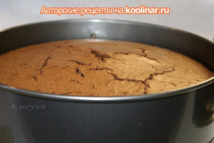Шоколадно-клубничный торт с ореховым безе и конфетами из клубники “оленька”: шаг 7