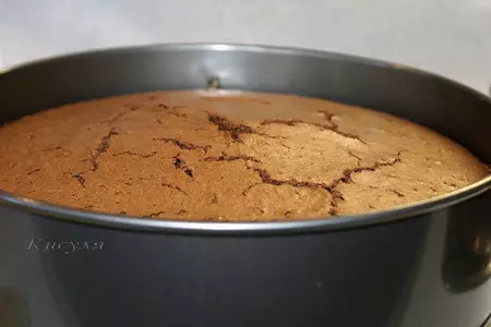 Шоколадно-клубничный торт с ореховым безе и конфетами из клубники “оленька”: шаг 7
