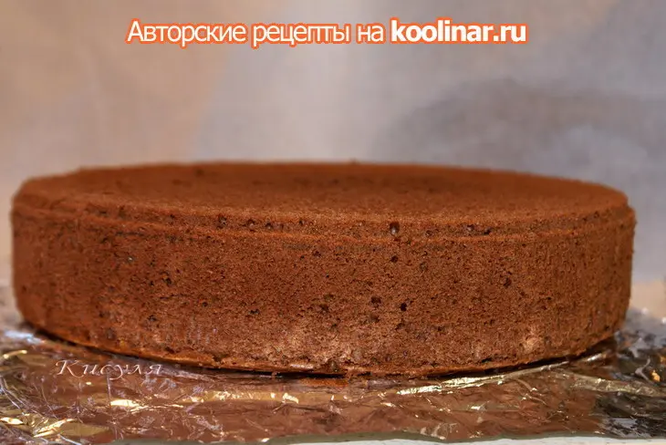 Шоколадно-клубничный торт с ореховым безе и конфетами из клубники “оленька”: шаг 8