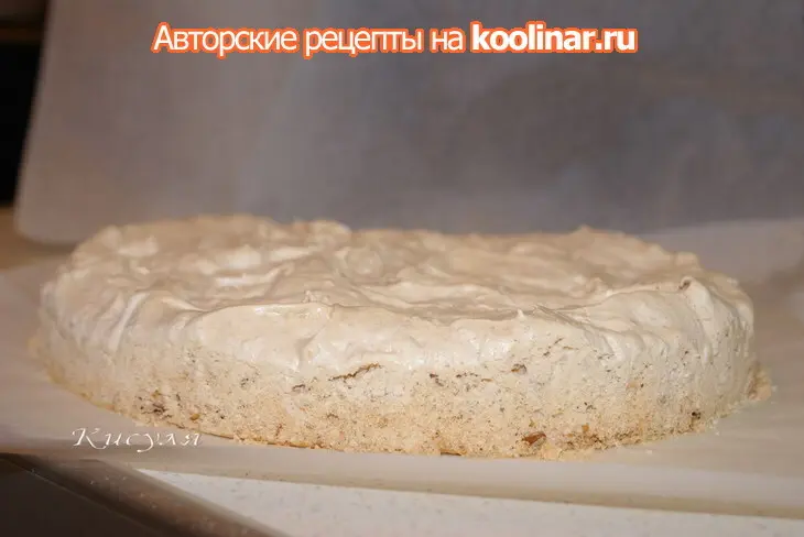 Шоколадно-клубничный торт с ореховым безе и конфетами из клубники “оленька”: шаг 14