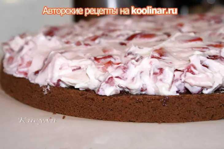 Шоколадно-клубничный торт с ореховым безе и конфетами из клубники “оленька”: шаг 24