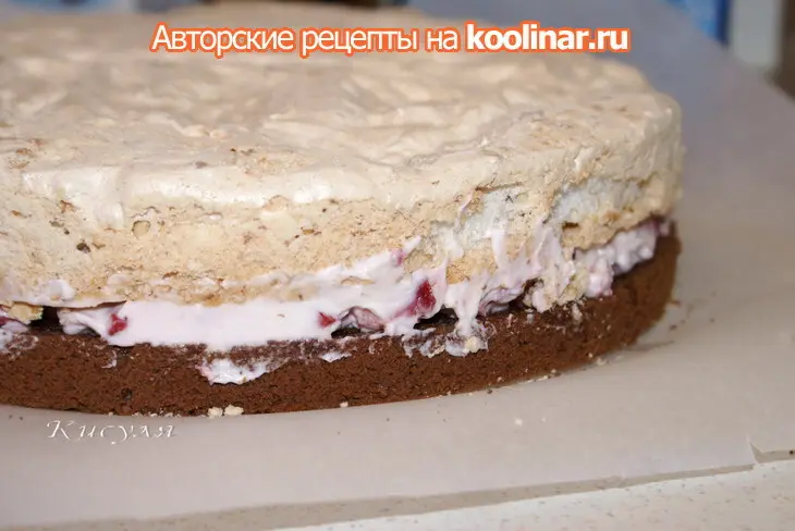 Шоколадно-клубничный торт с ореховым безе и конфетами из клубники “оленька”: шаг 25