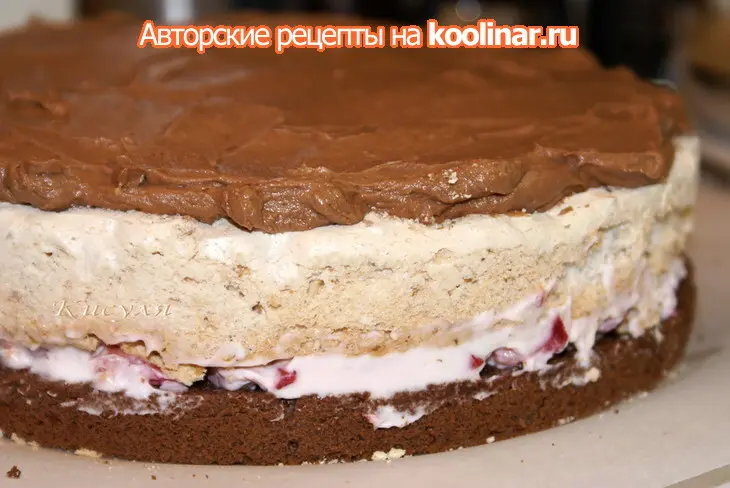 Шоколадно-клубничный торт с ореховым безе и конфетами из клубники “оленька”: шаг 26