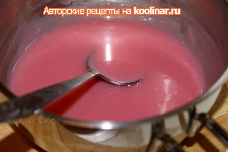 Шоколадно-клубничный торт с ореховым безе и конфетами из клубники “оленька”: шаг 28