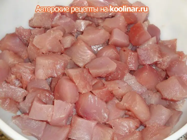 Свежий тунец с огурцом и помидором: шаг 5