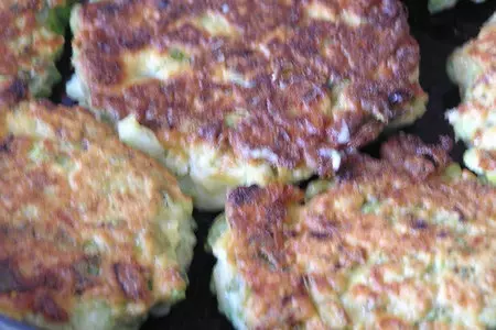 Оладьи зеленые с мясной подливкой «кикиморово счастье»: шаг 4