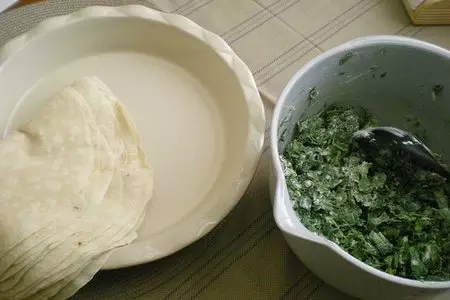 Ленивый бёрек с зеленью: шаг 1