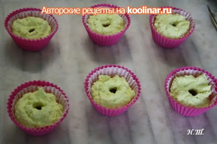 Пирожные "капли росы" с клюквой.: шаг 7