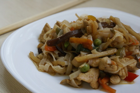 Рисовая лапша с овощами и курицей по-китайски: шаг 8