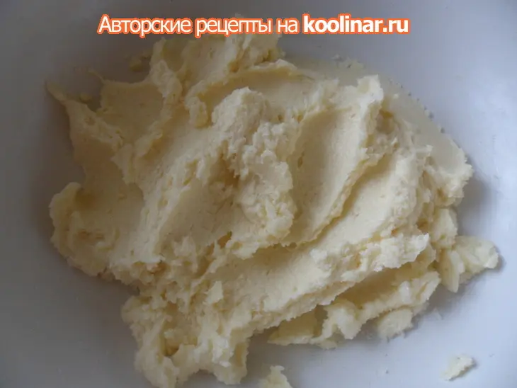 Творожно-песочный пирог с персиками: шаг 1
