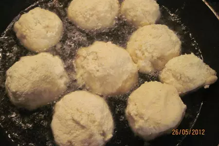 Сырники с клубникой.: шаг 3