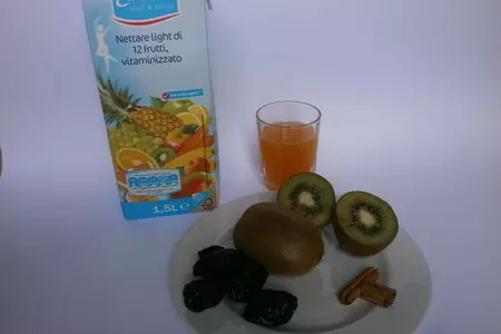 Смузи из чернослива и киви из серии " худеем вкусно": шаг 1