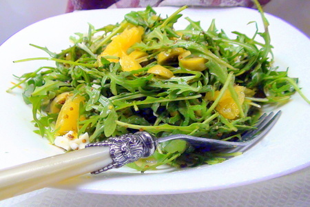 Пикантный салат с рукколой и апельсином.: шаг 4