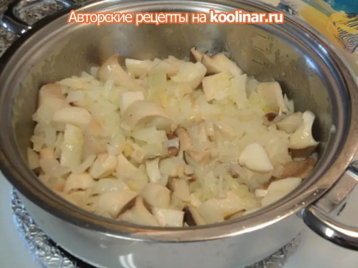 Крем суп с гребешками,броколи и грибами: шаг 3