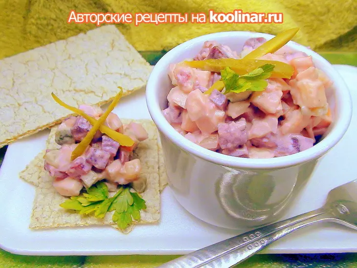 Салат со свеклой, селёдочкой и брусничной заправкой.: шаг 4
