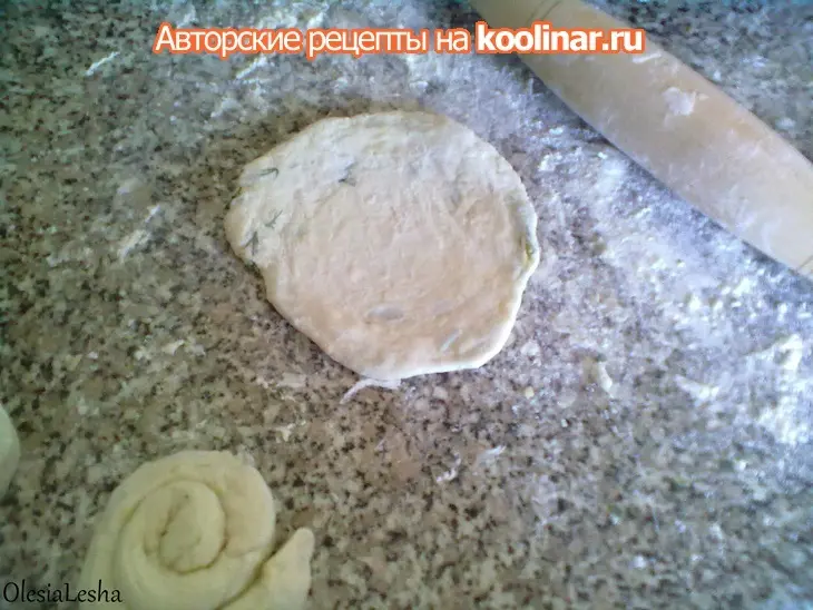 Хрустящие лепешки "по спирали" с сыром...универсальный и простой рецепт))): шаг 11