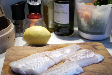 Треска с овощной смесью, приготовленная на лимонно-винном пару, с соусом сабайон: шаг 1