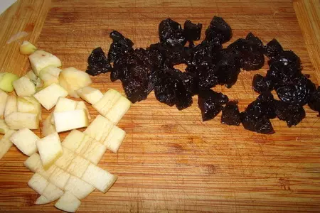Овсяная каша с черносливом, морковью и яблоками "кушаю и развиваюсь!": шаг 9