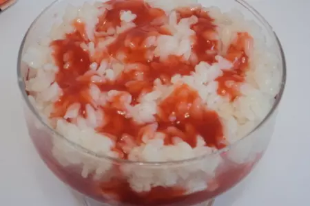 Рисовая каша с клубничным соусом.: шаг 5