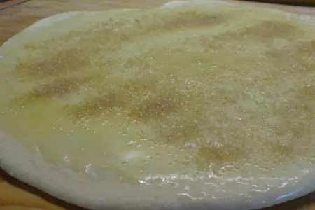 Сдобные слоистые полосатые рогалики: шаг 2