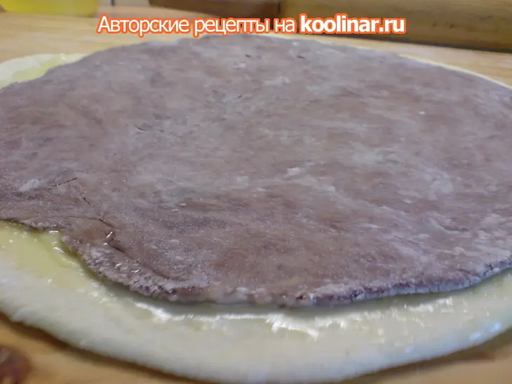 Сдобные слоистые полосатые рогалики: шаг 3