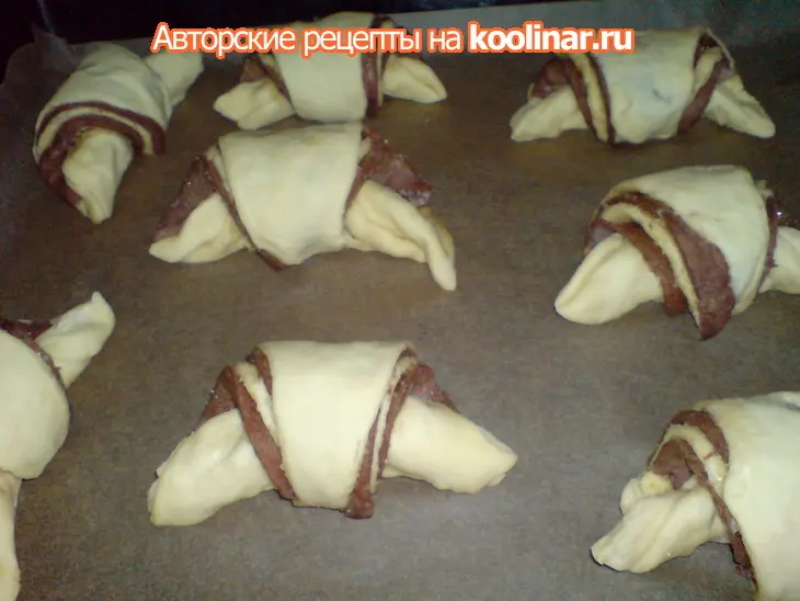 Сдобные слоистые полосатые рогалики: шаг 6