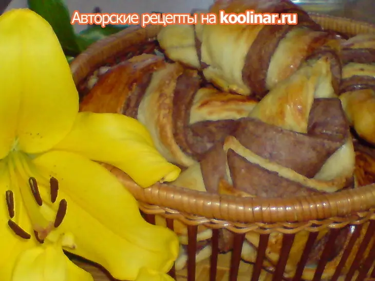 Сдобные слоистые полосатые рогалики: шаг 8