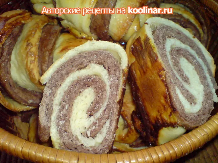 Сдобные слоистые полосатые рогалики: шаг 9