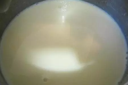 Творожный торт без выпечки с клубникою и черешней: шаг 1