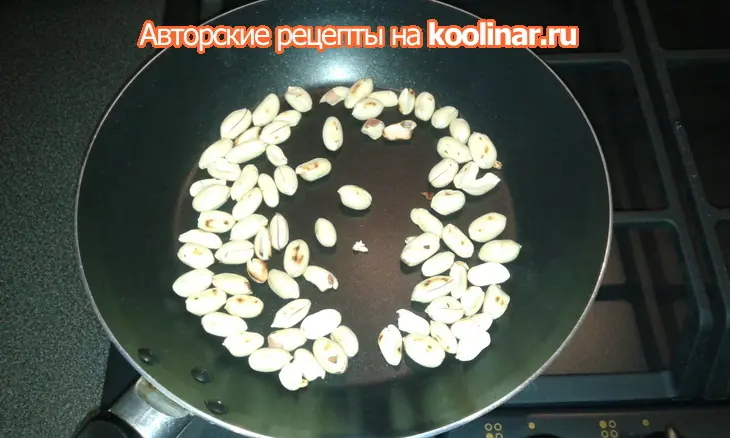 Необычный теплый салат из свинины с виноградом: шаг 2