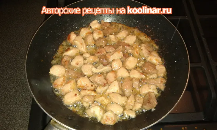 Необычный теплый салат из свинины с виноградом: шаг 3