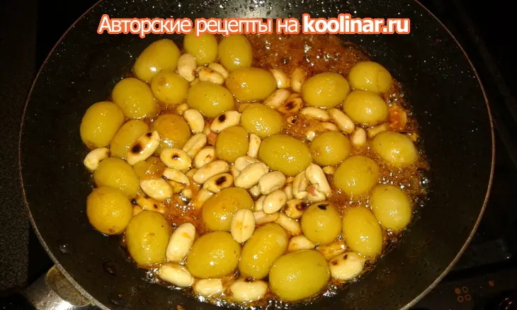 Необычный теплый салат из свинины с виноградом: шаг 7