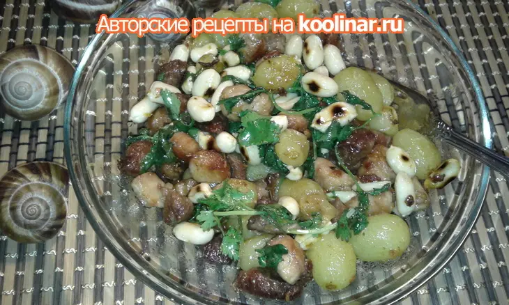 Необычный теплый салат из свинины с виноградом: шаг 8