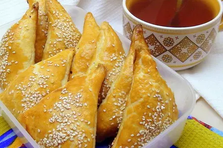 Пирожки из слоёного теста с рыбой, для фуршета «от нашего столика - вашему!»: шаг 8