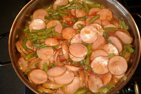 Запеканка с сардельками и колбасой: шаг 8
